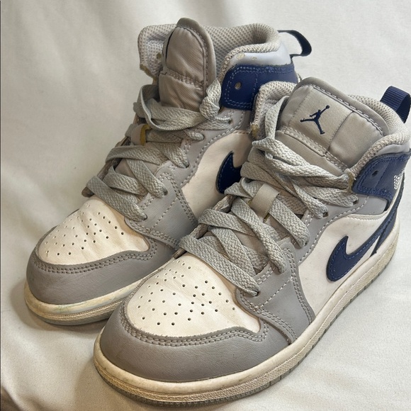 Nike Jordan 1 Mid shoes in the "Cement Grey/White-True Blue" size 13c - Picture 3 of 7